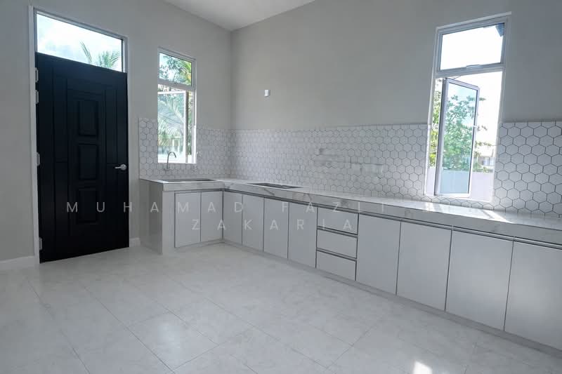 Semi-D 4 Bilik tepi Jalan Limbat @ Depan Taman Binaraya, Limbat, Kota Bharu untuk Untuk Dijual - RM 430,000, Apr 2026 - Kitchen - PropertyGuru.com.my
