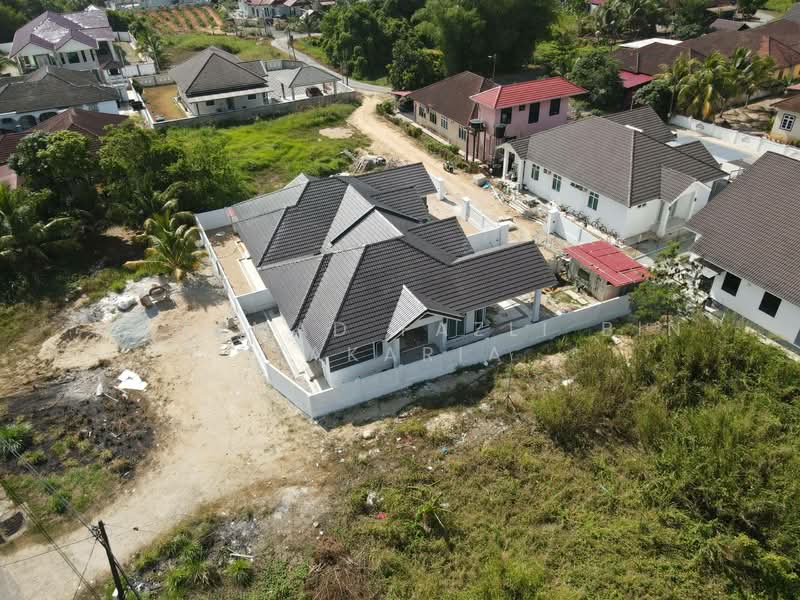 Semi-D 4 Bilik tepi Jalan Limbat @ Depan Taman Binaraya, Limbat, Kota Bharu untuk Untuk Dijual - RM 430,000, Apr 2026 - Exterior - PropertyGuru.com.my