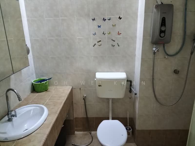 2-storey Terraced House for Sale in Taman Nusa Subang (Sungai Buloh) - Goh Wei Kuan - Bathroom - PropertyGuru.com.my