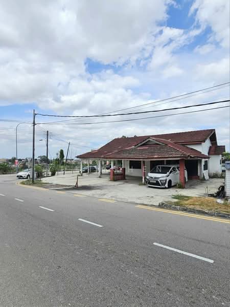 Commercial Bungalow for Rent in Taman Kebun Teh (Johor Bahru) - Yuki Cheng - Exterior - PropertyGuru.com.my