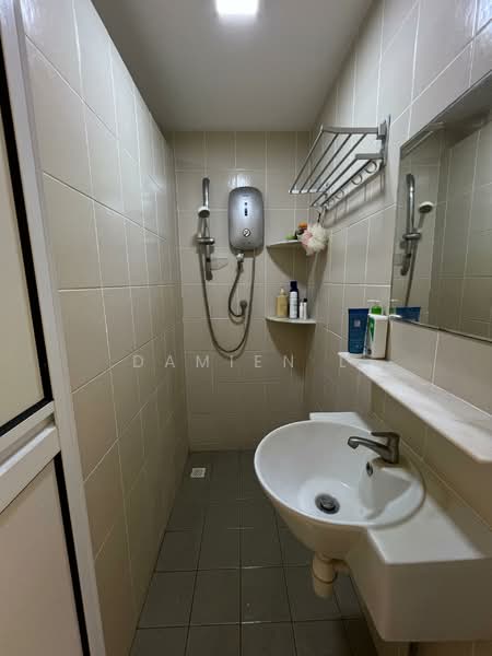 Taman Bukit Erskine untuk Untuk Disewa - RM 1,050 /bulan, Mac 2026 - Bathroom - PropertyGuru.com.my