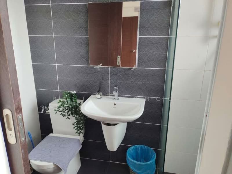 Service Residence for Sale at V@SUMMERPLACE - Belinda Choo - Bathroom - PropertyGuru.com.my