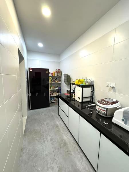 2-storey Terraced House for Sale in Taman Mount Austin (Tebrau) - Melinda Ee - Kitchen - PropertyGuru.com.my