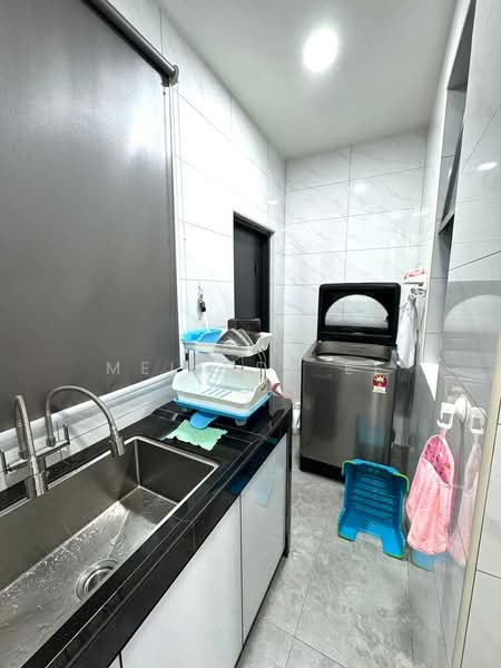 2-storey Terraced House for Sale in Taman Mount Austin (Tebrau) - Melinda Ee - Kitchen - PropertyGuru.com.my