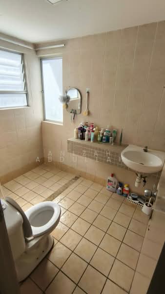 Desa Putra untuk Untuk Dijual - RM 660,000, Mac 2026 - Bathroom - PropertyGuru.com.my