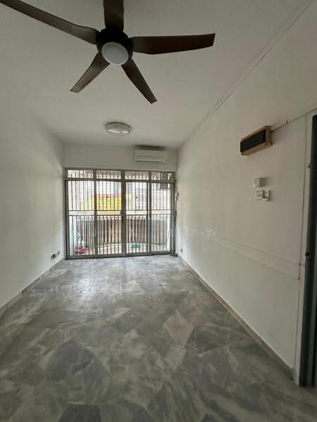 Pangsapuri untuk Dijual di Taman Desa Batu Caves - Jun How - Living Room - PropertyGuru.com.my