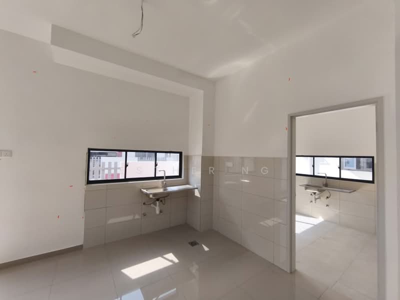Terraced House for Sale in Setia Alam (Selangor) - Esther Ng - Kitchen - PropertyGuru.com.my