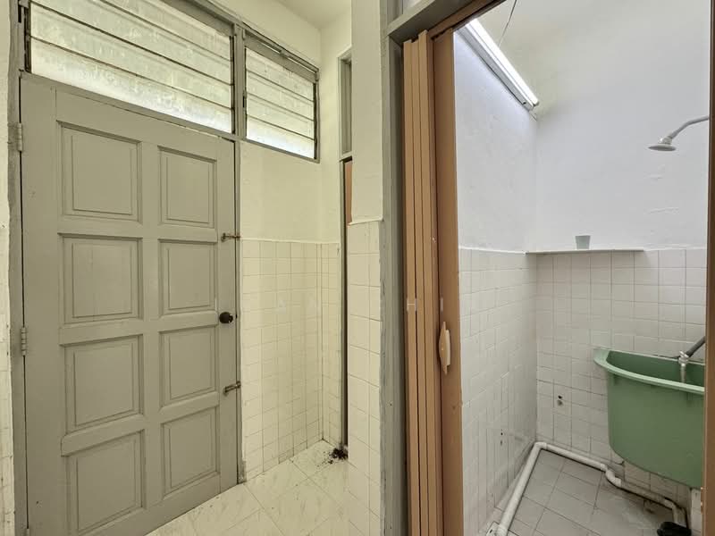 1-storey Terraced House for Sale in Bukit Gedung (Bayan Baru) - Ivan Chia - Bathroom - PropertyGuru.com.my