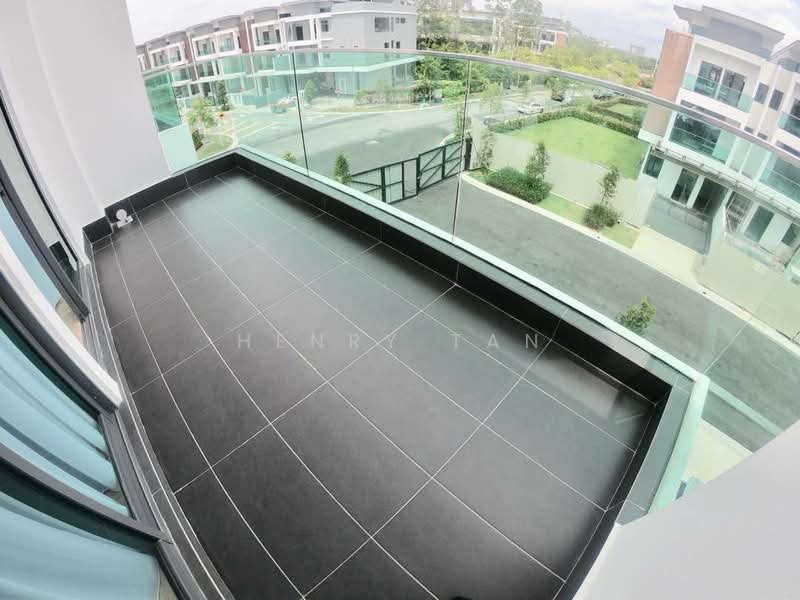 Rumah Teres 3 Tingkat untuk Dijual di Setia Alam (Selangor) - Henry Tan - Balcony - PropertyGuru.com.my