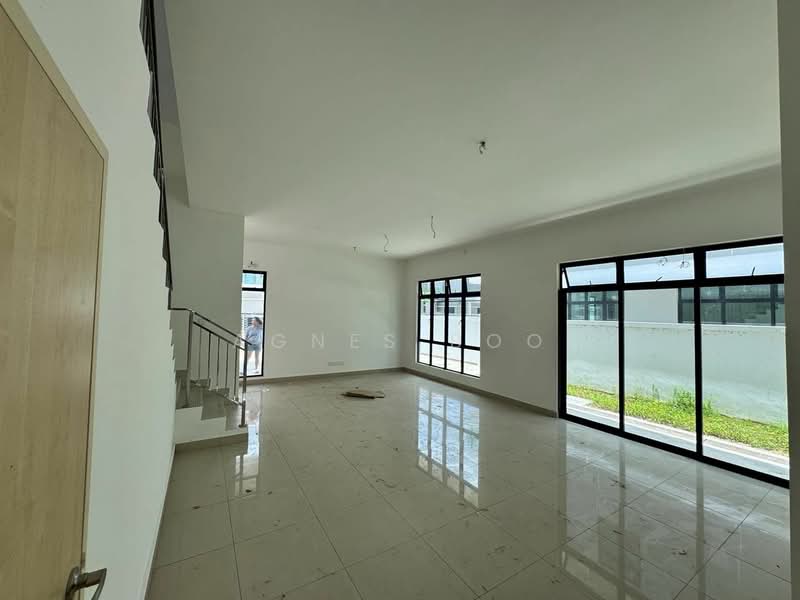 Cluster House for Sale in Taman Mount Austin (Tebrau) - Agnes Boo - Living Room - PropertyGuru.com.my