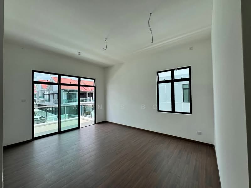 Cluster House for Sale in Taman Mount Austin (Tebrau) - Agnes Boo - Living Room - PropertyGuru.com.my