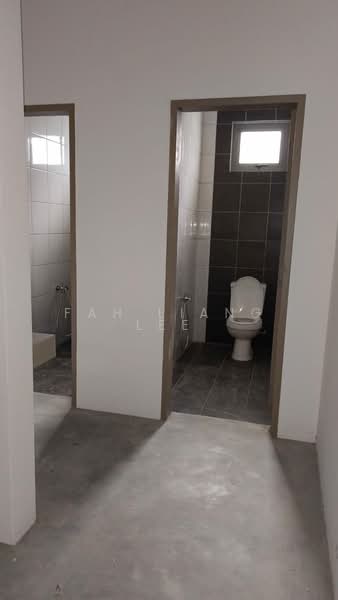 Shop / Office for Rent in Taman Sutera (Kajang) - Fah Liang Lee - Bathroom - PropertyGuru.com.my