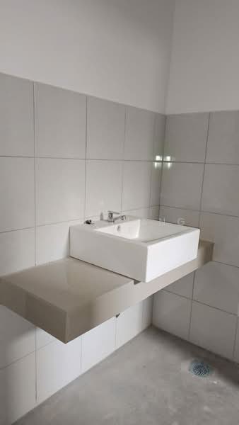 Shop / Office for Rent in Taman Sutera (Kajang) - Fah Liang Lee - Bathroom - PropertyGuru.com.my