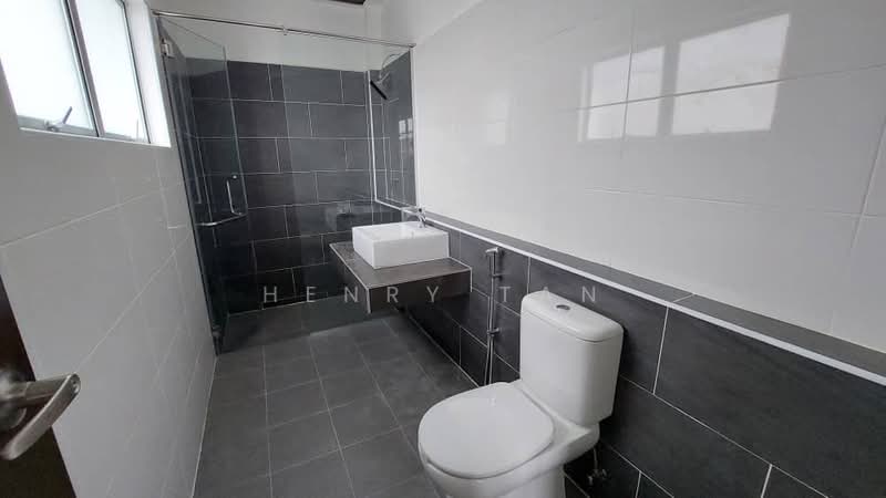 3-storey Terraced House for Sale in Shah Alam (Selangor) - Henry Tan - Bathroom - PropertyGuru.com.my