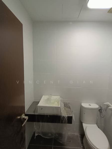 Service Residence for Sale at KSL Residence @ Daya - Vincent Gian - Bathroom - PropertyGuru.com.my
