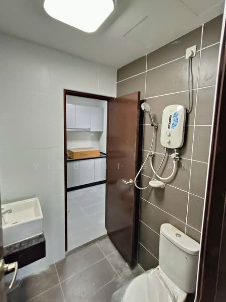 Service Residence for Sale at KSL Residence @ Daya - Vincent Gian - Bathroom - PropertyGuru.com.my
