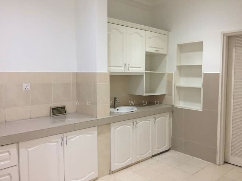 Kristal Heights untuk Untuk Disewa - RM 1,650 /bulan, Mac 2026 - Kitchen - PropertyGuru.com.my