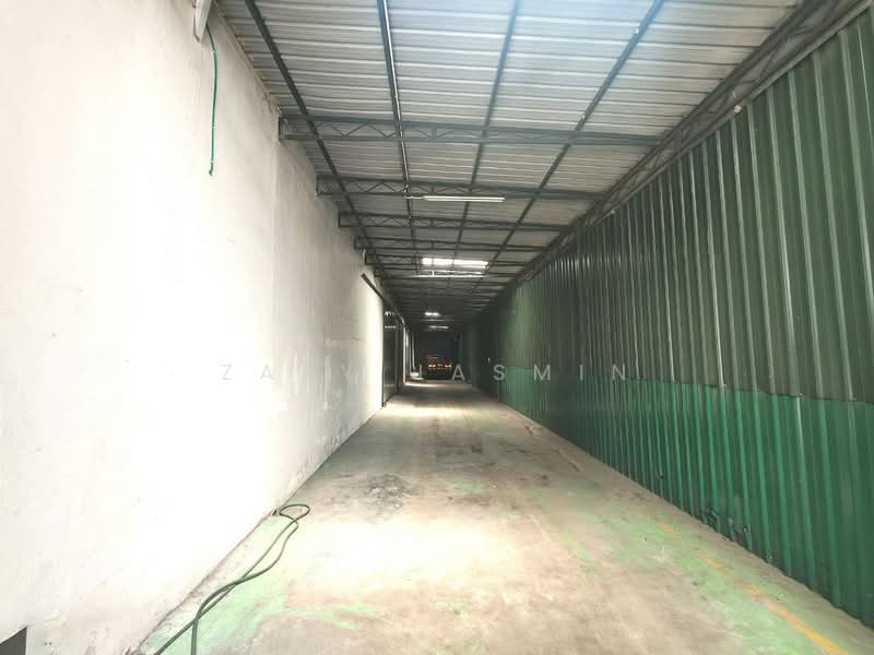 Semi-D Factory for Sale in Kampung Bukit Kemuning (Shah Alam) - Zaty Jasmin - Corridor - PropertyGuru.com.my
