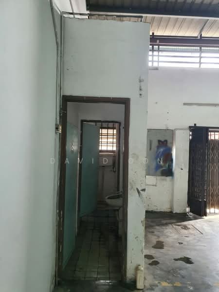 Terrace Factory for Sale in Taman Industri Selesa Jaya (Balakong) - David Oon - Bathroom - PropertyGuru.com.my