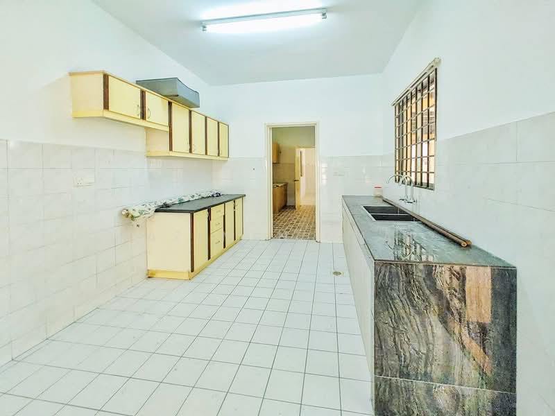 [Corner Lot - 9279 sqft] 2 Storey Jalan Sepah Puteri Seksyen 5 Kota Damansara untuk Untuk Dijual - RM 1,900,000, Mac 2026 - Kitchen - PropertyGuru.com.my