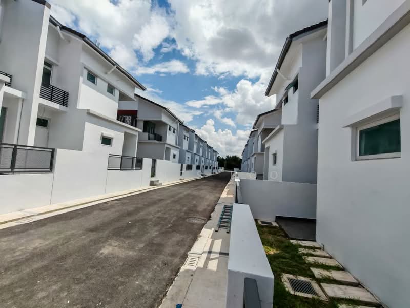 Iconia Garden Residence (Precinct B2) @ Taman Impian Emas untuk Untuk Dijual - RM 950,000, Mac 2026 - Exterior - PropertyGuru.com.my