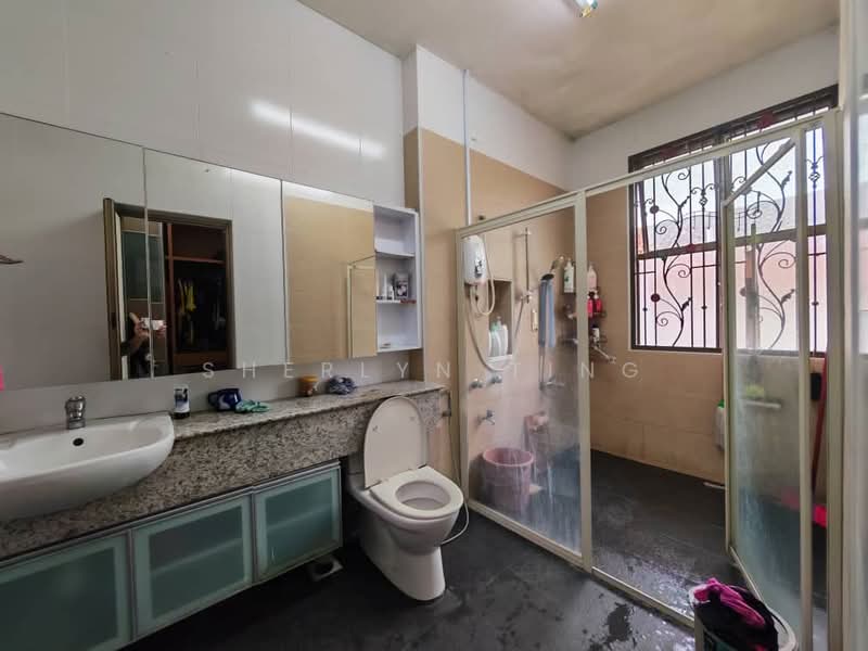 Semi-Detached House for Sale in Johor Bahru (Johor) - Sherlyn Ting - Bathroom - PropertyGuru.com.my