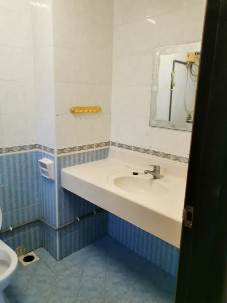 Condominium for Rent at Cyber Heights Villa - Emma . - Bathroom - PropertyGuru.com.my
