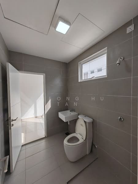 Terraced House for Rent in Bandar Sri Sendayan (Negeri Sembilan) - Cheong Hu Tan - Bathroom - PropertyGuru.com.my