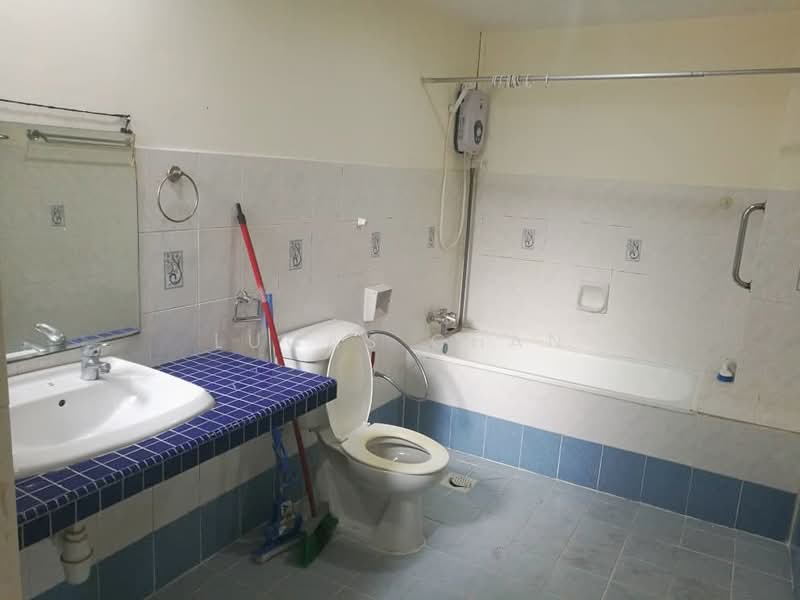 Condominium for Rent at Ridzuan Condominium - Lucas Chan - Bathroom - PropertyGuru.com.my