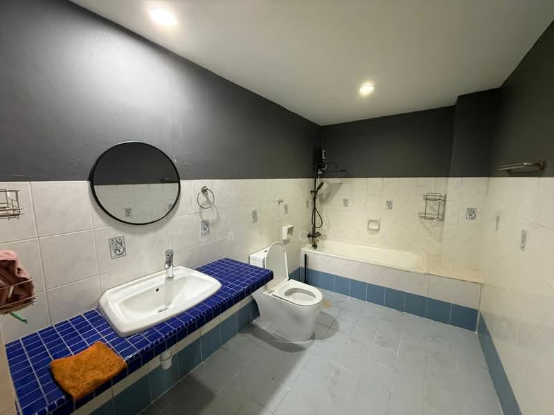 Condominium for Rent at Ridzuan Condominium - Lucas Chan - Bathroom - PropertyGuru.com.my
