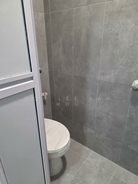 Terraced House for Rent in Taman Bukit Serdang (Seri Kembangan) - Don Lee Kah Hou - Bathroom - PropertyGuru.com.my