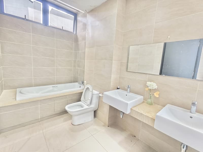 16 Quartz @ Melawati untuk Untuk Dijual - RM 1,500,000, Mac 2026 - Bathroom - PropertyGuru.com.my