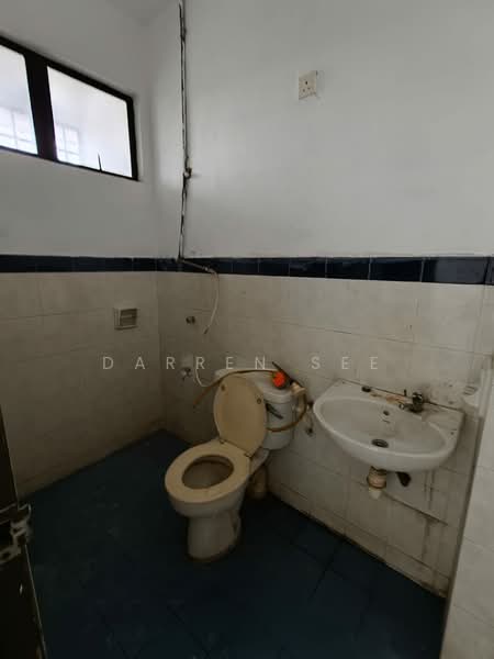 TAMPOI UTAMA NEAR PERLING DOUBLE STOREY TERRACE HOUSE FOR SALE untuk Untuk Dijual - RM 580,000, Mac 2026 - Bathroom - PropertyGuru.com.my