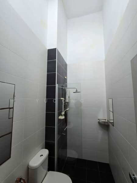 Cluster House for Sale in Taman Setia Indah (Tebrau) - Yucong . - Bathroom - PropertyGuru.com.my