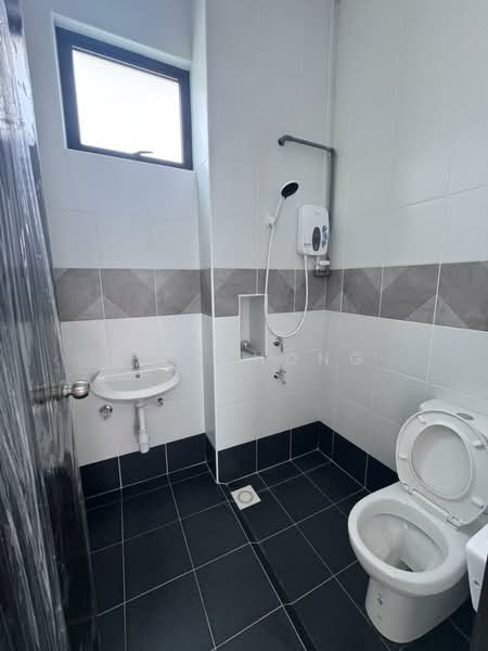 2-storey Terraced House for Rent in Johor Bahru (Johor) - C.T Chong - Bathroom - PropertyGuru.com.my