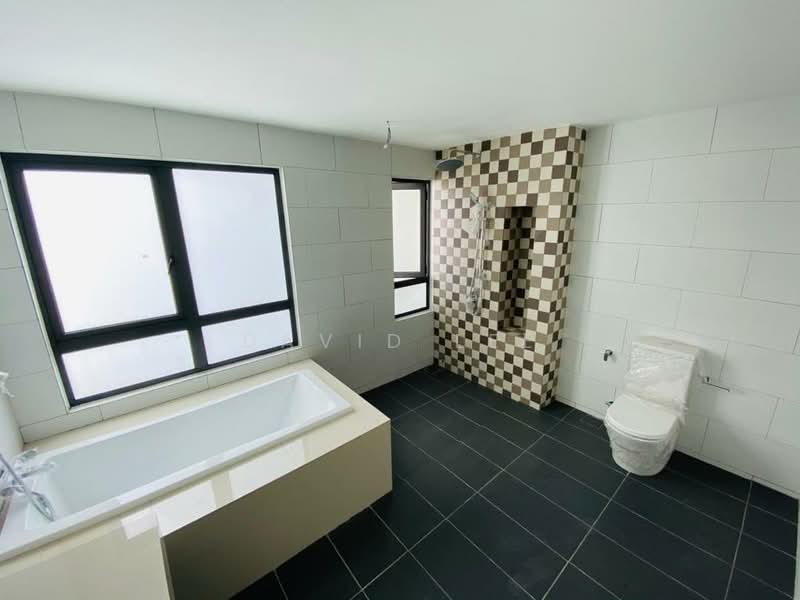 3-storey Terraced House for Sale in Tamansari (Rawang) - David Lee - Bathroom - PropertyGuru.com.my