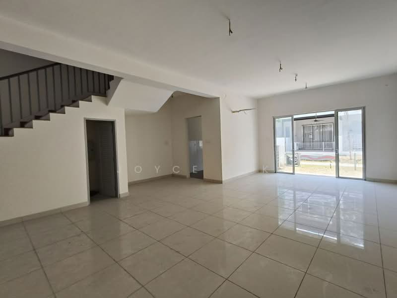 3-storey Terraced House for Sale in Bandar Tropicana Aman (Telok Panglima Garang) - Joyce Kok - Living Room - PropertyGuru.com.my