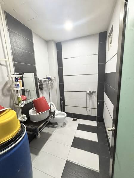 Cluster House for Sale in Taman Sutera (Johor Bahru) - Jeny Loo - Bathroom - PropertyGuru.com.my