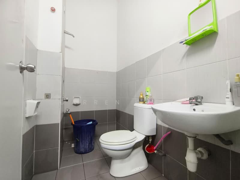 1-storey Terraced House for Sale in Bandar Putra (Kulai) - Darren Chai - Bathroom - PropertyGuru.com.my