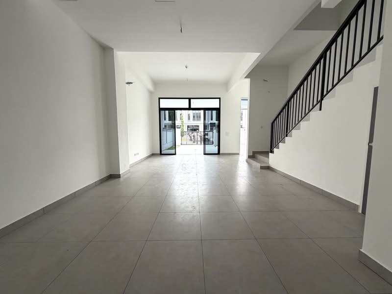 Rumah Teres 2 Tingkat untuk Dijual di Taman Mount Austin (Tebrau) - Mars Hoe - Living Room - PropertyGuru.com.my