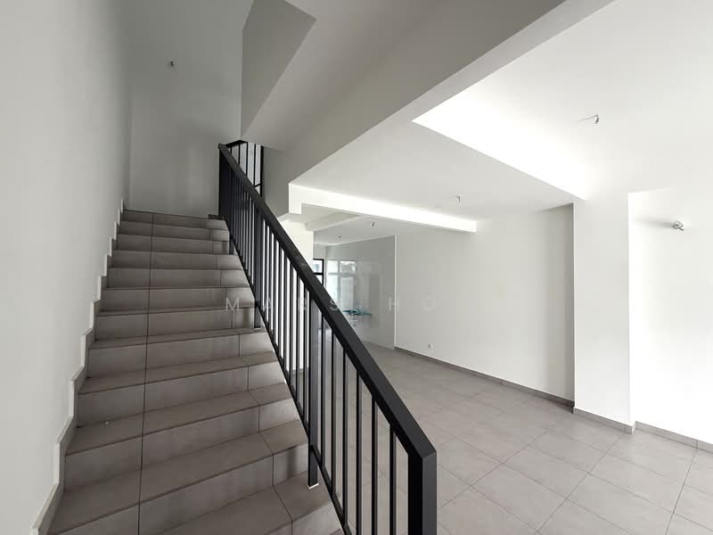 Rumah Teres 2 Tingkat untuk Dijual di Taman Mount Austin (Tebrau) - Mars Hoe - Corridor - PropertyGuru.com.my
