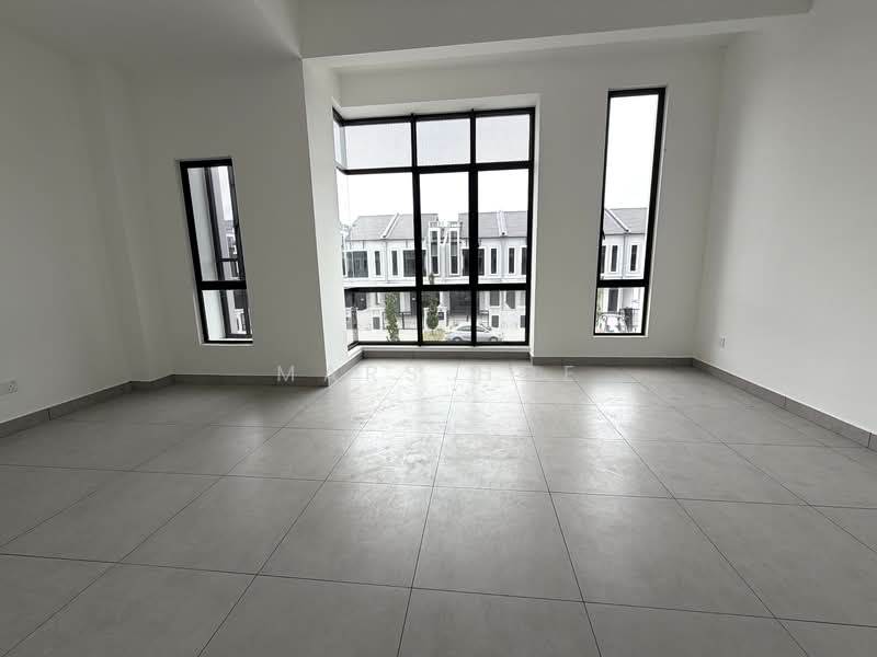 Rumah Teres 2 Tingkat untuk Dijual di Taman Mount Austin (Tebrau) - Mars Hoe - Living Room - PropertyGuru.com.my