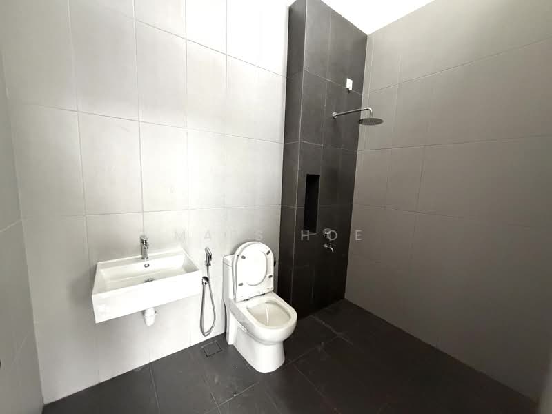 Rumah Teres 2 Tingkat untuk Dijual di Taman Mount Austin (Tebrau) - Mars Hoe - Bathroom - PropertyGuru.com.my