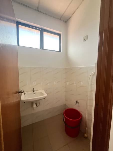 Shop for Rent in Taman Molek (Johor Bahru) - Joyen Pun - Bathroom - PropertyGuru.com.my