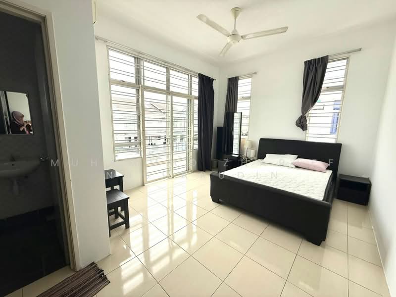 Bandar Saujana Putra untuk Untuk Dijual - RM 540,000, Mac 2026 - Bedroom - PropertyGuru.com.my