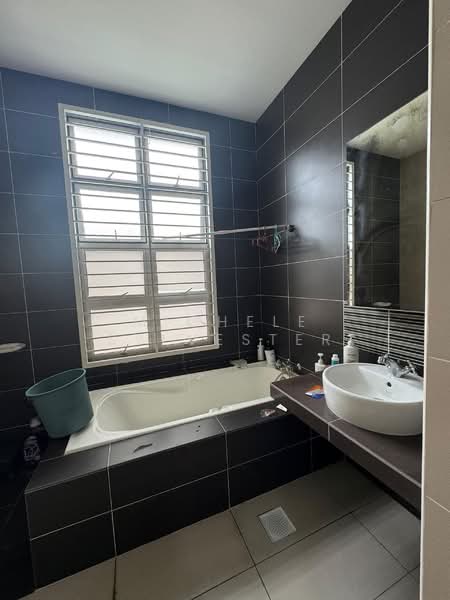 3-storey Terraced House for Sale in Bandar Seri Alam (Masai) - Michele Sylvester - Bathroom - PropertyGuru.com.my