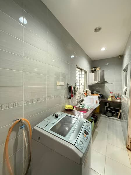 Rumah Teres 2 Tingkat untuk Dijual di Taman Sri Putra Mas (Sungai Buloh) - Daphne Loh - Kitchen - PropertyGuru.com.my