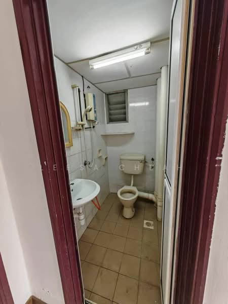 Taman Desa Relau 2 untuk Untuk Dijual - RM 260,000, Mac 2026 - Bathroom - PropertyGuru.com.my