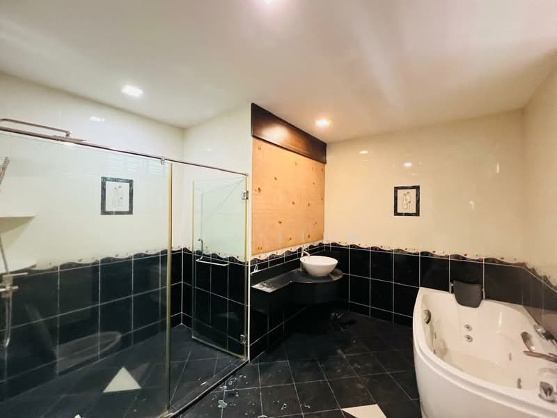 Semi-Detached House for Sale in Batu Maung (Penang) - Eva Liew - Bathroom - PropertyGuru.com.my