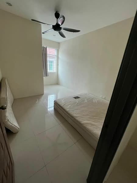 2-storey Terraced House for Sale in Permatang Damar Laut (Batu Maung) - Jack Law - Bedroom - PropertyGuru.com.my